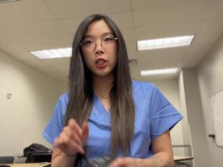 Зловещ surgeon convinces млад азиатки медицински доктор към майната към получавам ahead