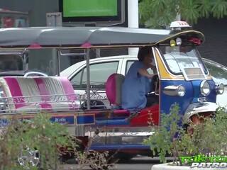 Tuktukpatrol, comel & feisty warga thai ditumbuk oleh putih ahli