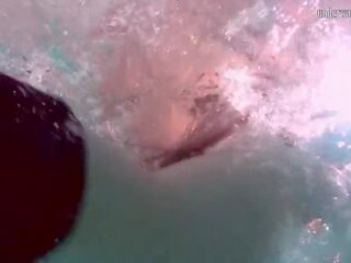 Uinti altaan viettelevä teinit kauneus nikita vodorezova
