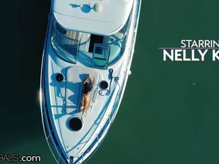 Nelly kent задници нежен на а лодка -21naturals