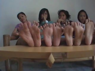 4 dziewczyny szeroki palec u nogi rozwarcie